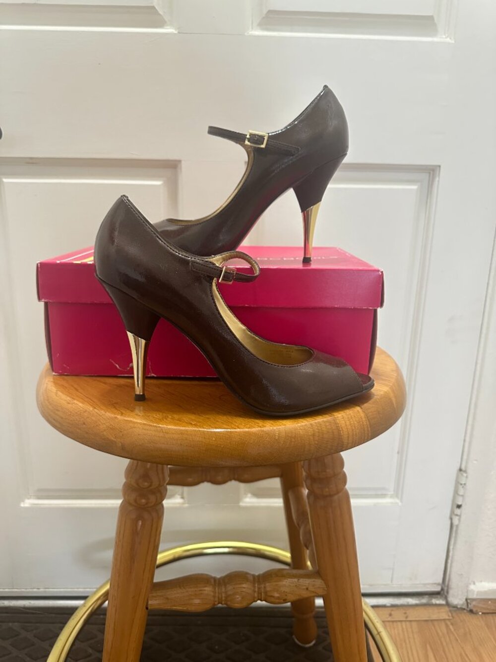 Tahari Heels Brown with Metallic Gold Heel, Women's Size 8. Box Included - Picture 5 of 7